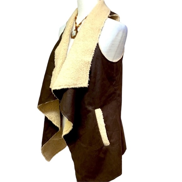 TCEC Sherpa Lining Brown Sleeveless Vest - Picture 3 of 5